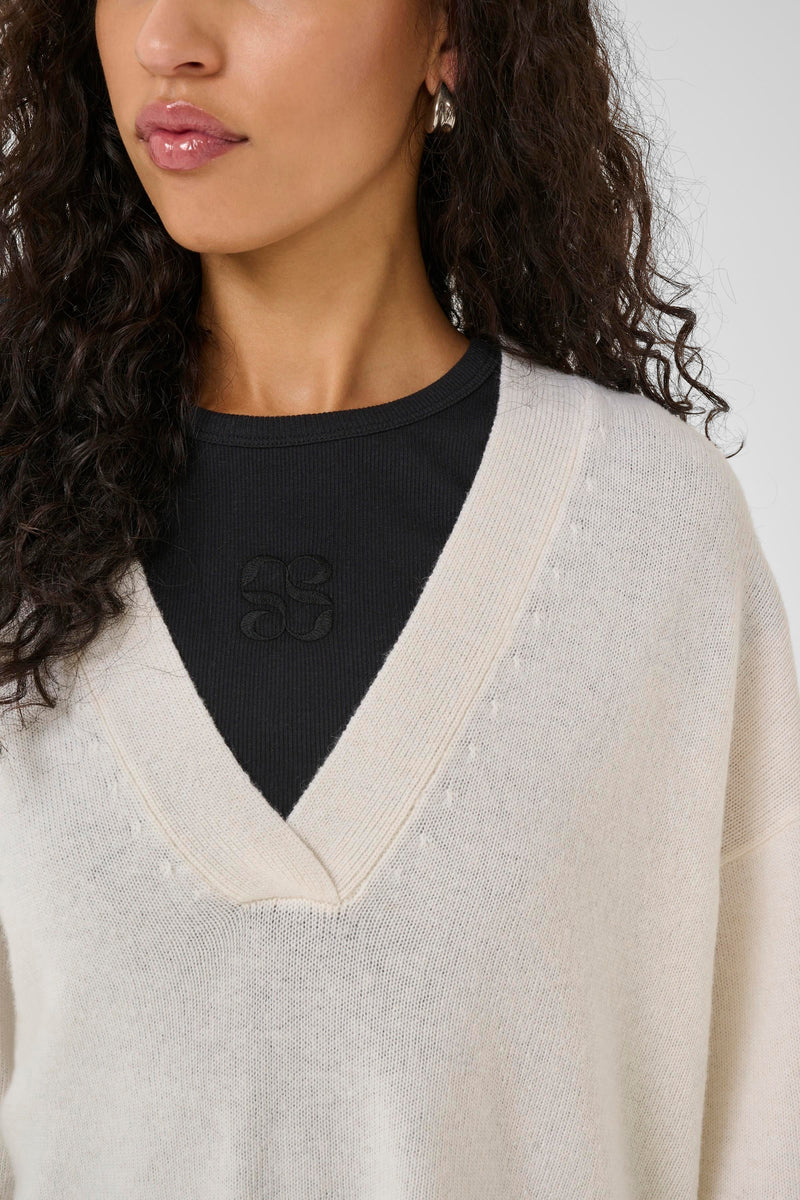 Huxi V-Neck Pullover Snow White