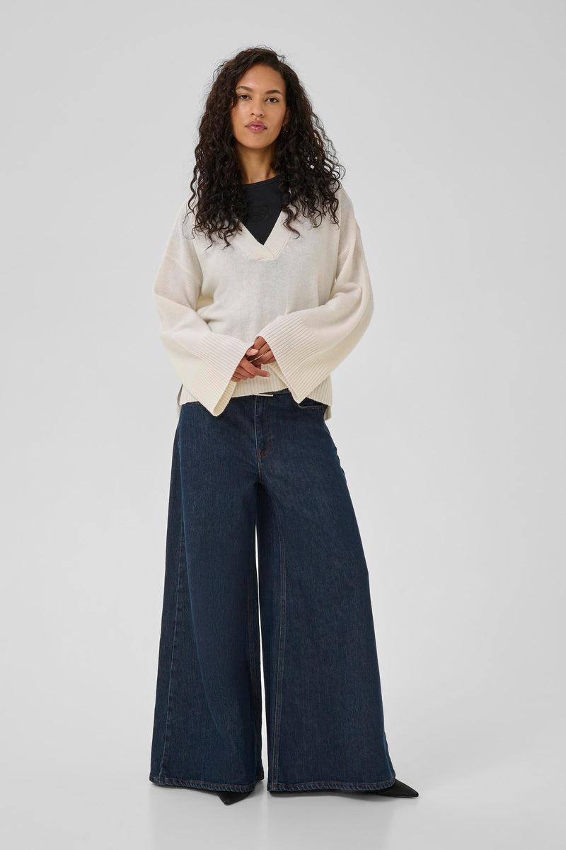 Huxi V-Neck Pullover Snow White