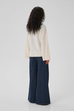Huxi V-Neck Pullover Snow White