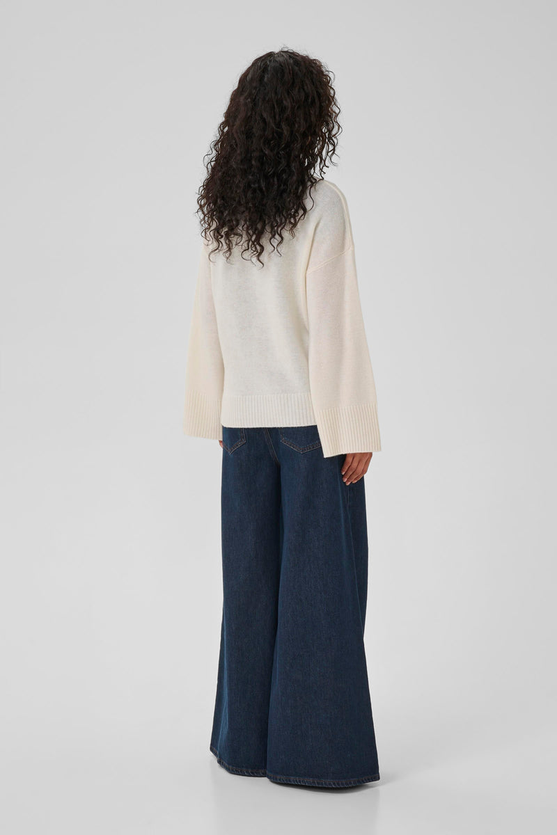 Huxi V-Neck Pullover Snow White