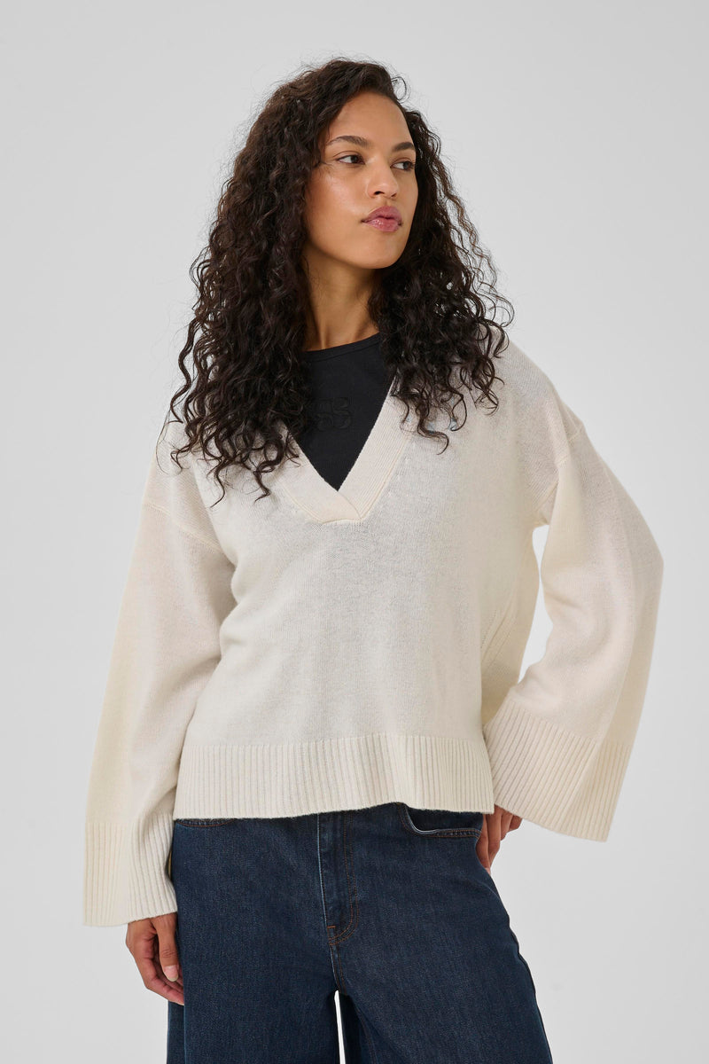 Huxi V-Neck Pullover Snow White