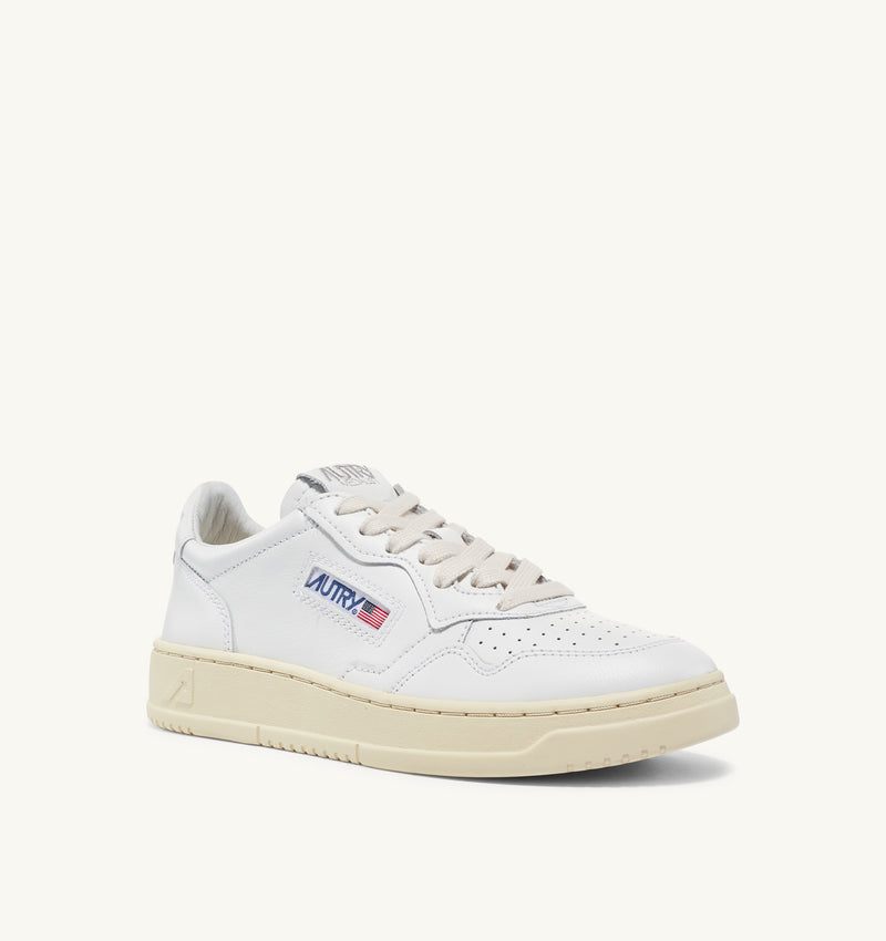 Autry Womens Medalist Sneaker white/white