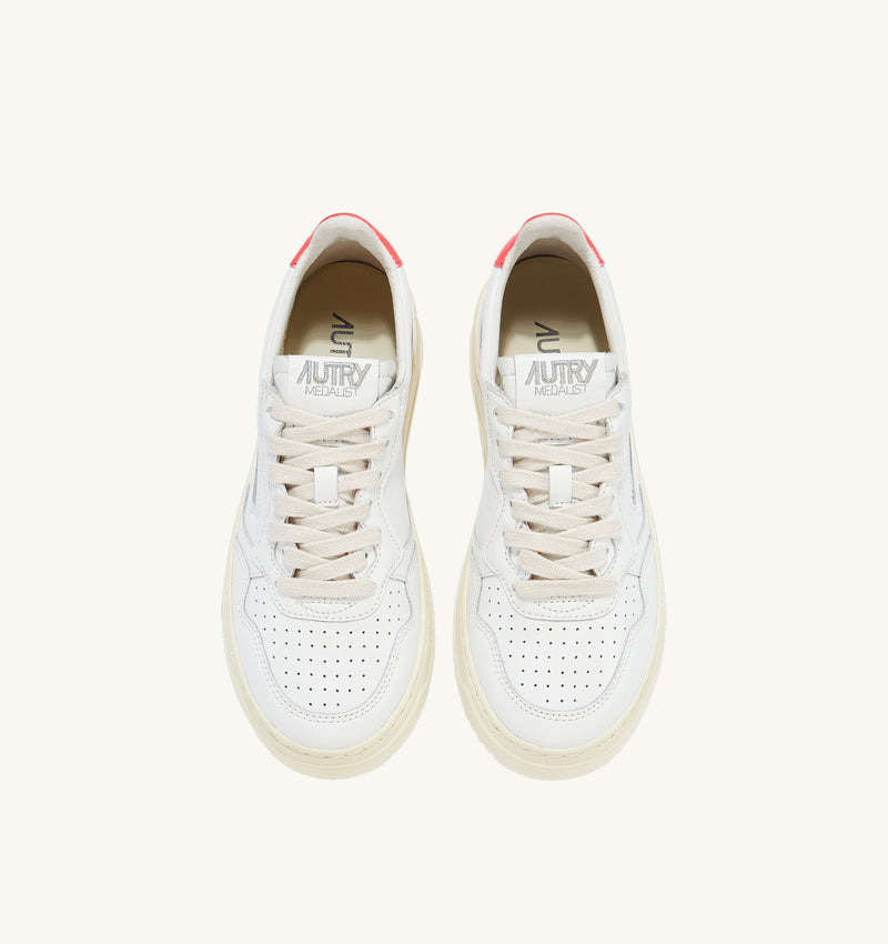 Autry Womens Medalist Sneaker white/coral