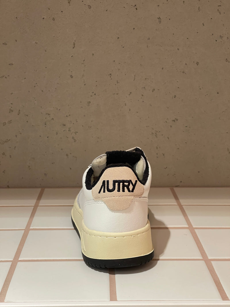 Autry Womens Medalist Sneaker virgin/sponge white/black