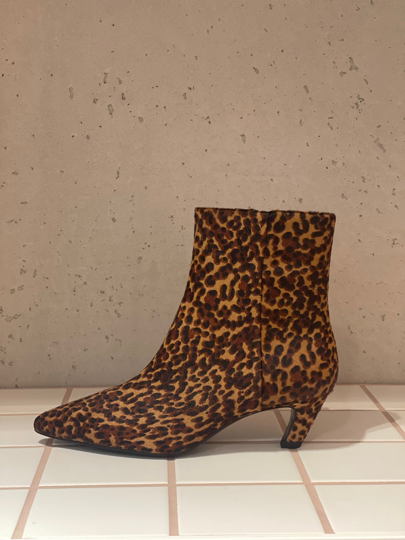 Vicky Boots pony