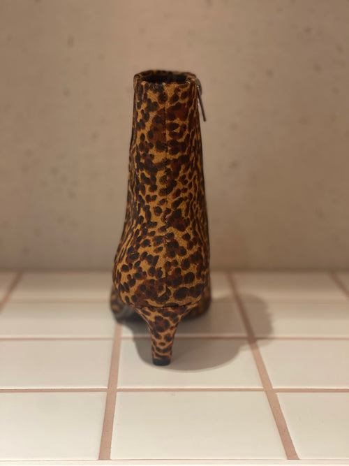 Vicky Boots pony