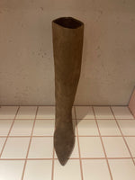 Violet Boots fandango